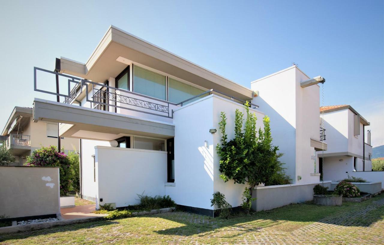 B&B Villa Apuana Marina Di Carrara Dış mekan fotoğraf